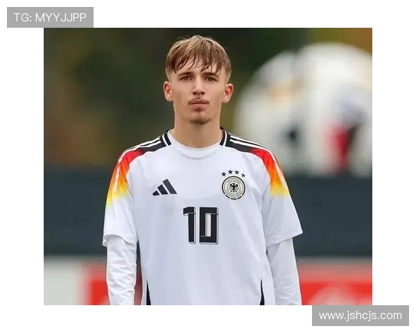 拜仁与17岁新星梅孔卡多佐续约至长期